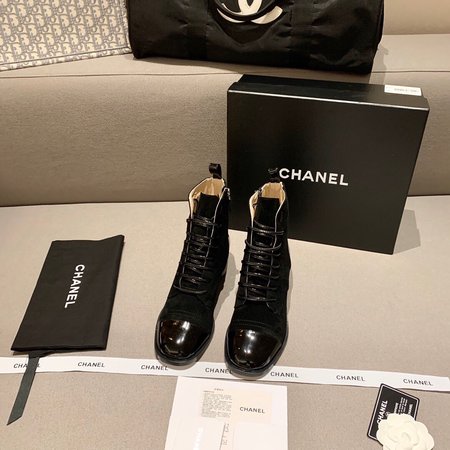 Chanel The heel height of the boots is about 4cm