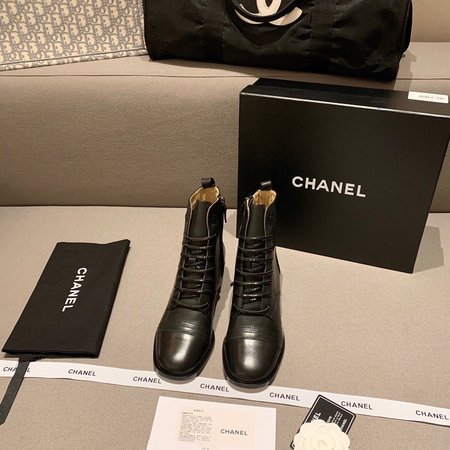 Chanel The heel height of the boots is about 4cm