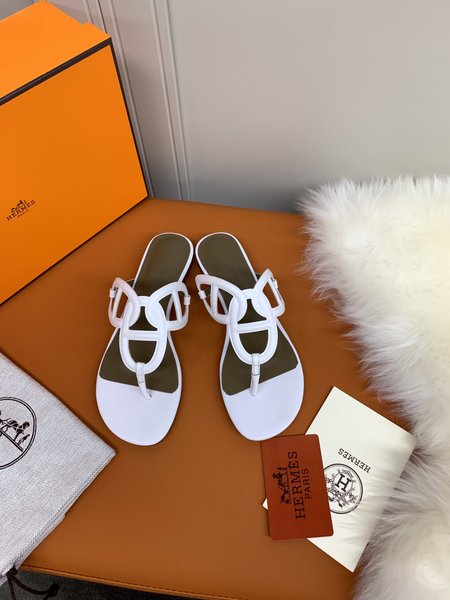 Hermes VERY slippers