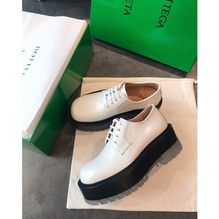 Bottega Veneta Platform leather shoes with round toe design