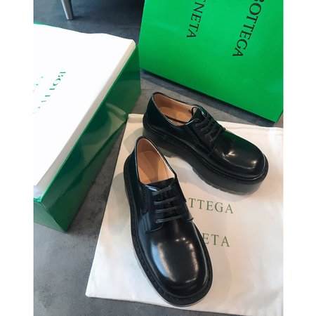 Bottega Veneta Platform leather shoes with round toe design