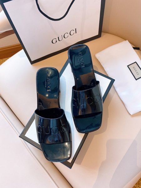 Gucci Double G sandals