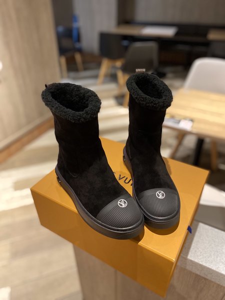 Louis Vuitton snow boots