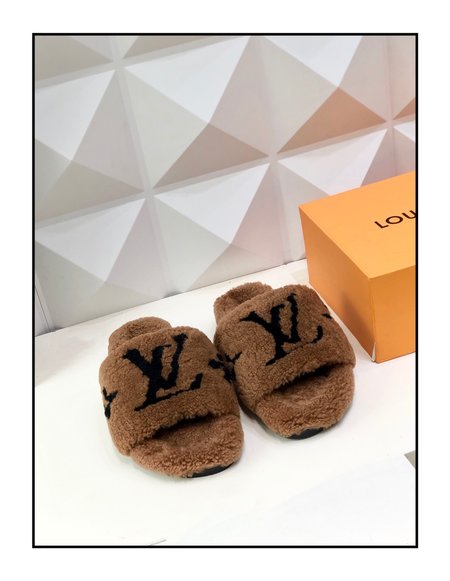 Louis Vuitton Wool slippers