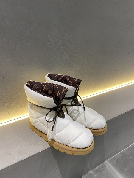 Louis Vuitton Down boots big logo design UGG outsole