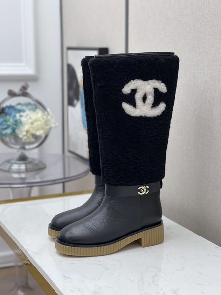 Chanel High-top warm snow boots with double C belt buckle