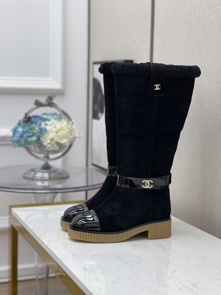 Chanel High-top warm snow boots with double C belt buckle