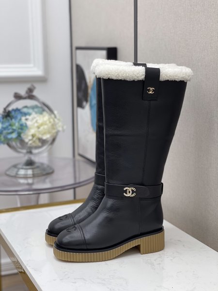 Chanel High-top warm snow boots with double C belt buckle