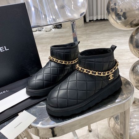 Chanel Ms.CoCo snow boots