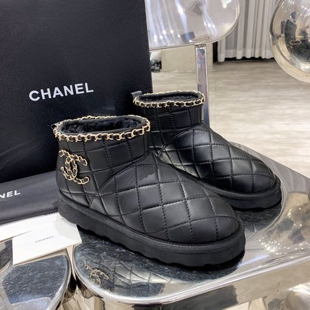 Chanel Ms.CoCo snow boots