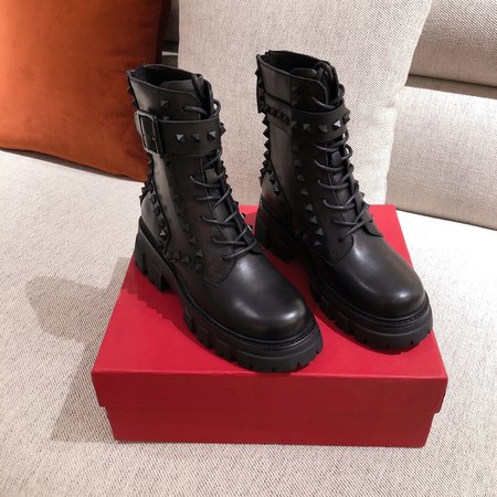 Valentino Short boots classic boots + retro design