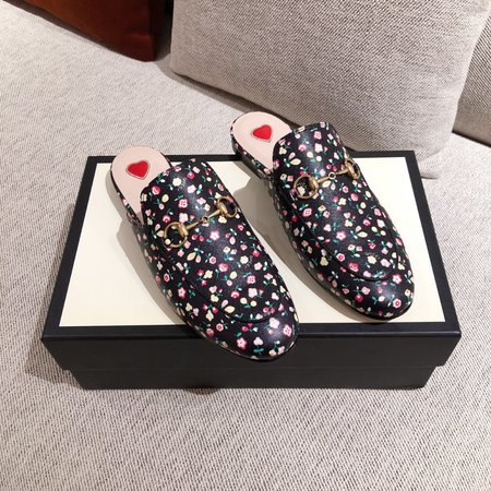 Gucci 3D embroidered GG flat chain sandals
