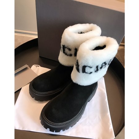 Balenciaga printed letter fur boots