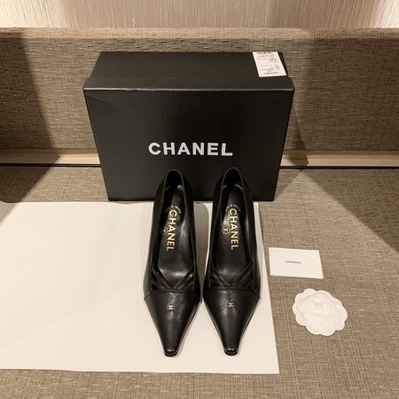 Chanel Flat toe design