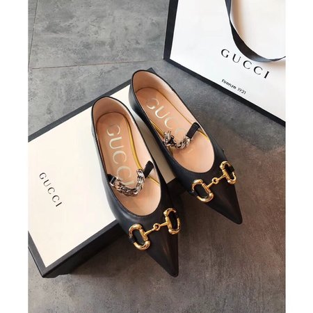 Gucci Logo horseshoe buckle design pointed toe chain flat shoes