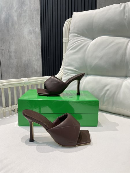 Valentino BV lozenge high-heeled bread slippers