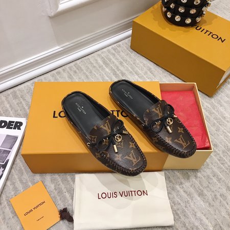 Louis Vuitton Classic casual all-match Monogram loafers