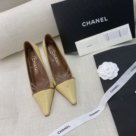 Chanel Vintage pointed gold CC pumps