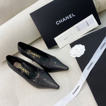 Chanel Vintage pointed gold CC pumps