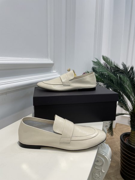 Bottega Veneta Classic BV loafers in off-white butter leather