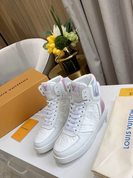 Louis Vuitton sneakers silk cow stitching