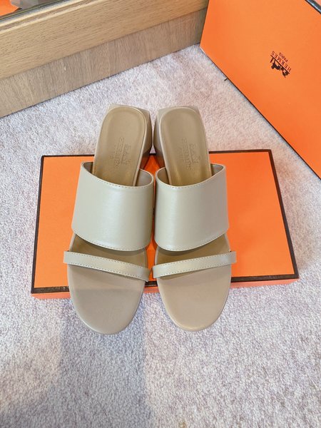 Hermes Cowhide H slippers