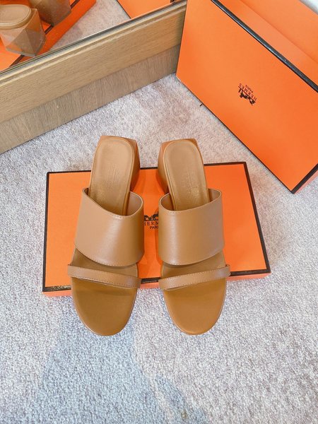 Hermes Cowhide H slippers