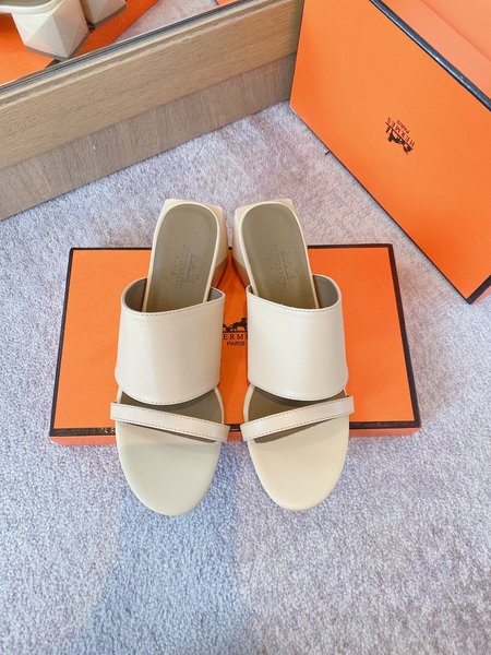 Hermes Cowhide H slippers