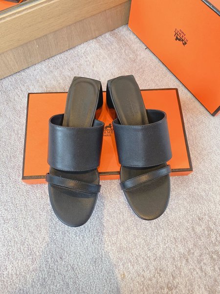 Hermes Cowhide H slippers