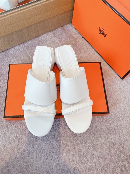 Hermes Cowhide H slippers