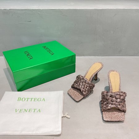 Bottega Veneta Woven style slippers