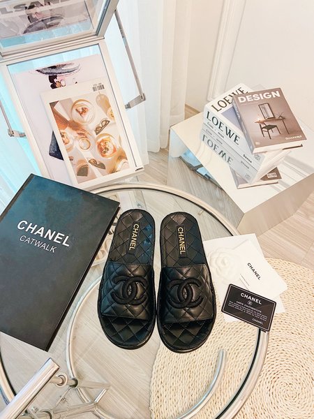 Chanel Lingge CC slippers
