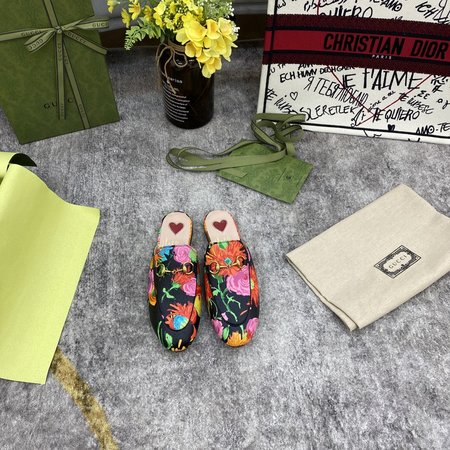 Gucci 3D printed slippers