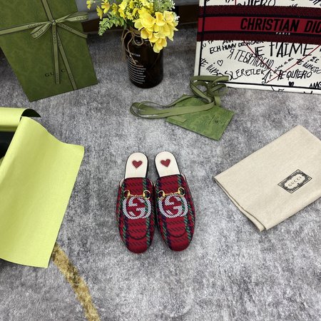 Gucci Colored cloth embroidered slippers