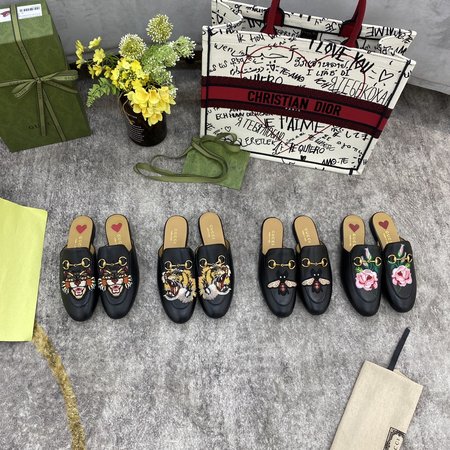 Gucci Embroidered leather slippers