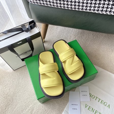 Bottega Veneta Embossed slippers
