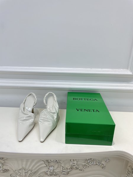 Bottega Veneta Imported leather white sandals