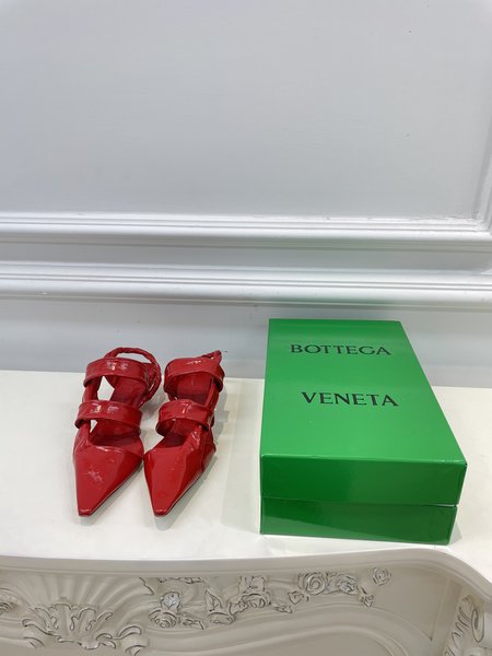 Bottega Veneta cross kelp shoes