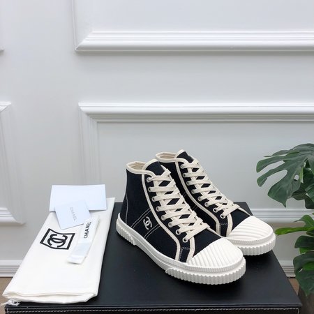 Chanel Casual lace-up canvas shoes with CC logo embroidered on the side