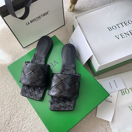 Bottega Veneta Spring woven slippers series