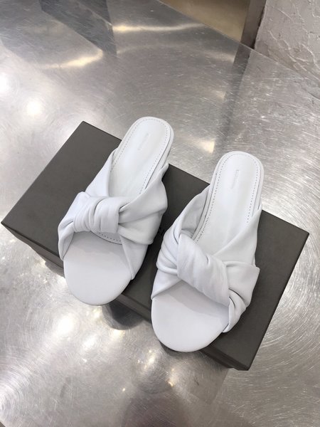 Balenciaga Bow-shaped stretch lambskin slippers