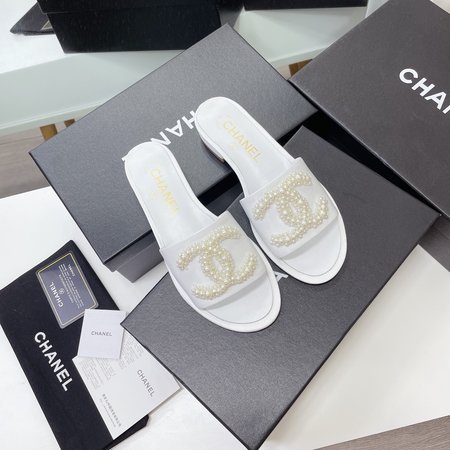 Chanel Sandals with sheepskin pearls