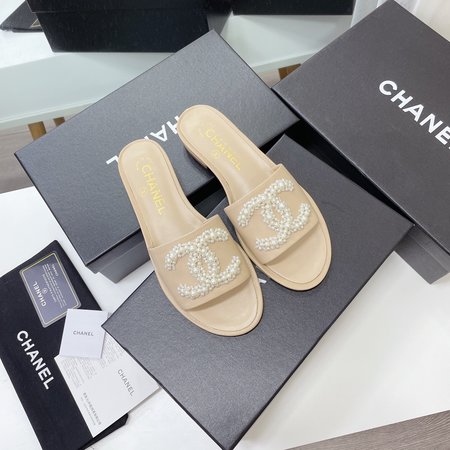 Chanel Sandals with sheepskin pearls