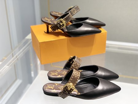 Louis Vuitton Flat rivet slippers