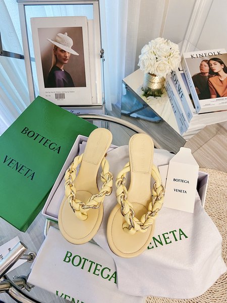 Bottega Veneta chain woven flip flops