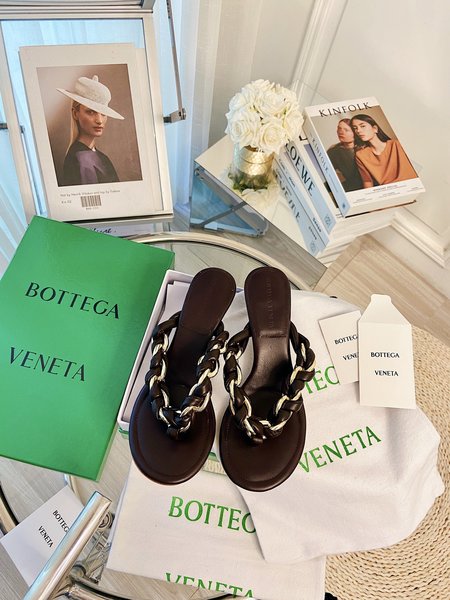 Bottega Veneta chain woven flip flops