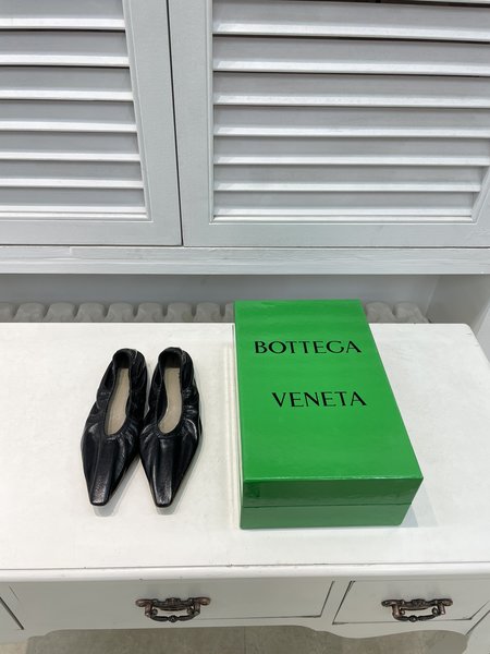 Bottega Veneta BV women s flat shoes