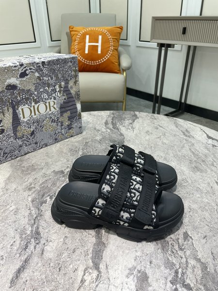 Dior 240. Dior Dior high version slippers, 2021 new products, classic models, purchasing level quality, foreign counters, explosion models, thick-sole