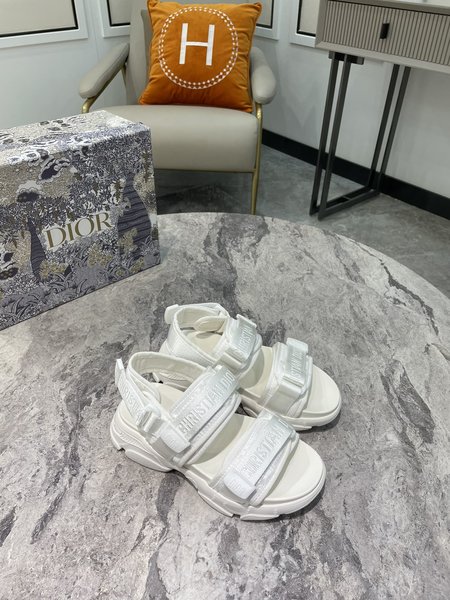 Dior 240. Dior Dior high version slippers, 2021 new products, classic models, purchasing level quality, foreign counters, explosion models, thick-sole