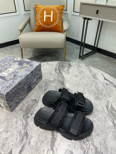 Dior 240. Dior Dior high version slippers, 2021 new products, classic models, purchasing level quality, foreign counters, explosion models, thick-sole